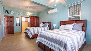 3 chambres, coffres-forts dans les chambres, fer et planche Ă repasser