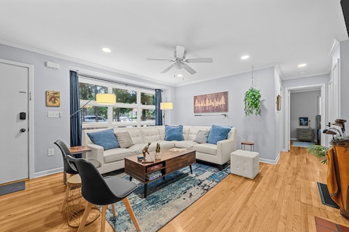 Charming Downtown Corner Cottage - 1 Block Walk to Food & Fun - Dog Friendly!