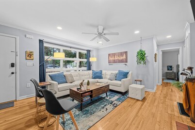 Charming Downtown Corner Cottage - 1 Block Walk to Food & Fun - Dog Friendly!