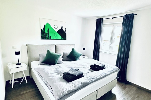 2 dormitoris, caixa forta a l'habitació i planxa i posts de planxar