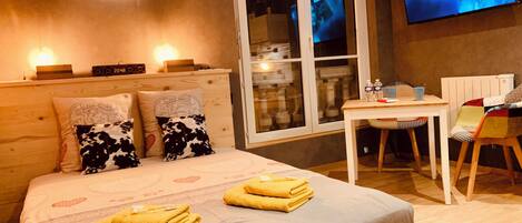 1 soverom, safe på rommet, strykejern/-brett og wi-fi