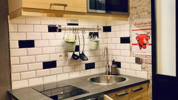 Fridge, microwave, stovetop, coffee/tea maker