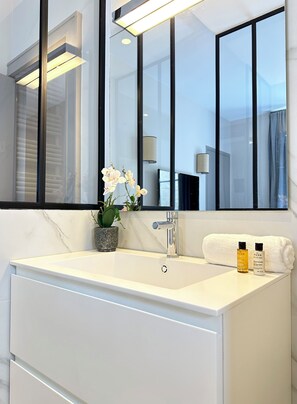 Bathroom - CORNEILLE (Paris)
