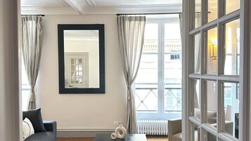 Deluxe Penthouse, 4 Bedrooms, Park View | Living area | 80-cm flat-screen TV with digital channels