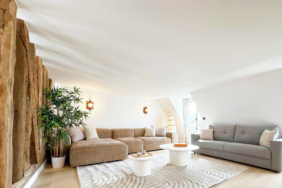 Appartement Penthouse Deluxe, 3 chambres, vue sur le parc | Aire de séjour | Téléviseur à écran plat de 80 cm avec télévision numérique