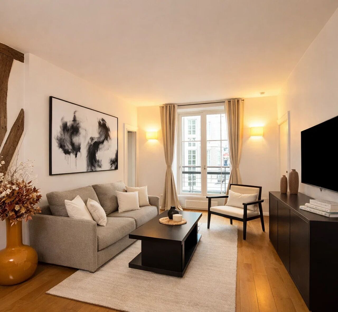 Penthouse Superior - 1 sovrum - utsikt mot innergården | Vardagsrum | 80-centimeters platt-tv med digitalkanaler