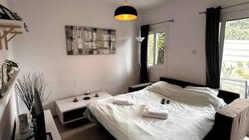 2 bedrooms, desk, free WiFi, bed sheets