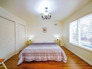 3 quartos, ferros/tábuas de passar roupa, Wi-Fi, roupa de cama