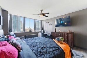 3 chambres, fer et planche à repasser, Wi-Fi, draps fournis