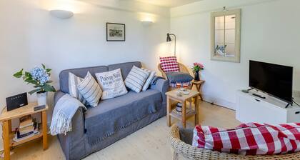 Welcome to this delightful fisherman’s cottage on the unique Island of Mersea.