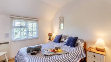 2 bedrooms, WiFi (free), bed sheets