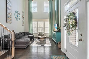 Townhouse, Beberapa Tempat Tidur, dapur (OCV Beach Club - Ben) | Area keluarga | Televisi layar datar 42-inci dengan saluran TV digital