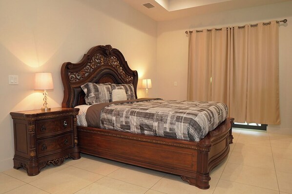 3 bedrooms, desk, iron/ironing board, free WiFi