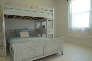 3 bedrooms, desk, iron/ironing board, free WiFi - Perfect for Family :Spaciuos and Beautifully decorated for a Wonderful stay . (Naples)
