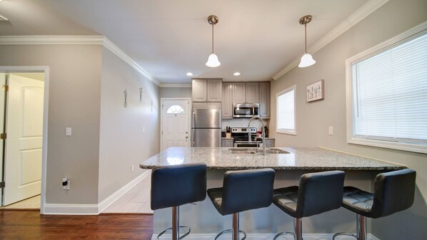 冷蔵庫、電子レンジ、オーブン、食器洗い機