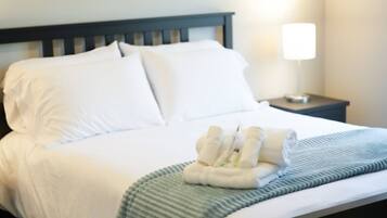 2 habitaciones, tabla de planchar con plancha, wifi y ropa de cama