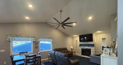 Newly remodeled Clean Spacious 5-bedroom House with AC, WiFi,