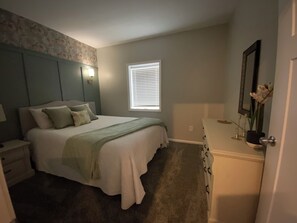 5 chambres, fer et planche à repasser, Wi-Fi, draps fournis