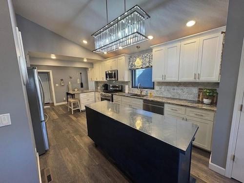 Newly remodeled Clean Spacious 5-bedroom  House with AC, WiFi,