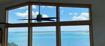 LakeFRONT,FREE Kayaks & Entire FLOOR of GAMES