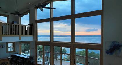 LakeFRONT,FREE Kayaks & Entire FLOOR of GAMES