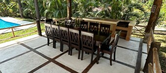 5 minutes away from the IRTRA theme parks! Ideal house with private pool.