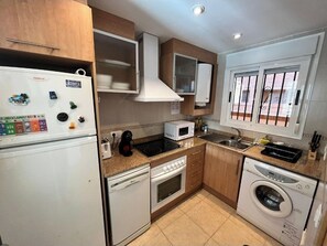 Microonde, forno, piano cottura, lavastoviglie