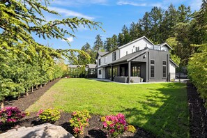 Exterior - Ocean Whisper Retreat (Victoria)