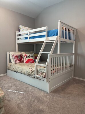 4 bedrooms, desk, WiFi, bed sheets - Sleep Well Near Houston - 3BR, 2 Bath, Office & More (Richmond)