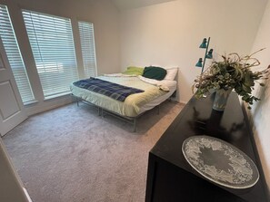 4 chambres, bureau, Wi-Fi, draps fournis