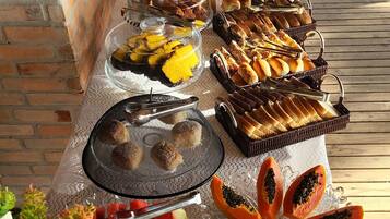 Sudah termasuk sarapan prasmanan setiap hari