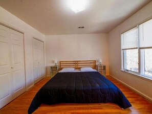 3 chambres, fer et planche à repasser, Wi-Fi, draps fournis