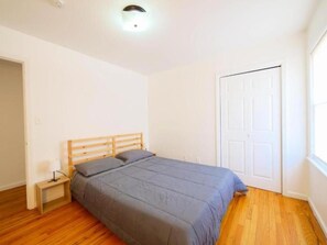 3 chambres, fer et planche à repasser, Wi-Fi, draps fournis