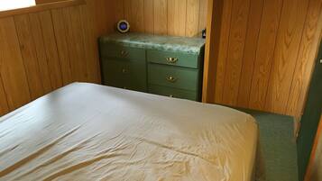 3 bedrooms, bed sheets