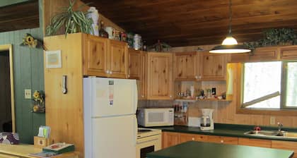 Relaxing Hillside Beach Cottage - Lake Winnipeg