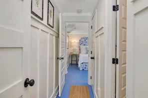 4 habitaciones, escritorio, tabla de planchar con plancha y wifi 