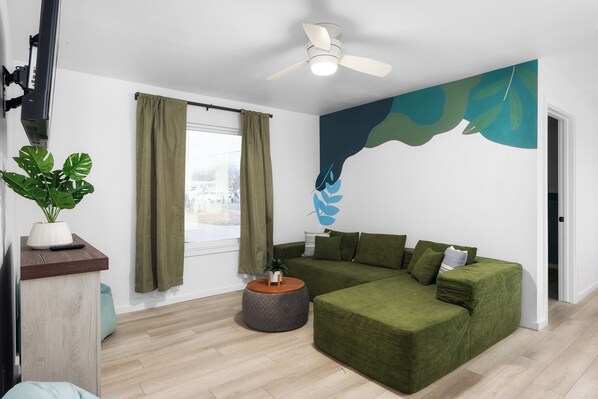 Deluxe Cabin | Living area