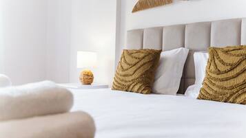 2 bedrooms, iron/ironing board, internet, bed sheets