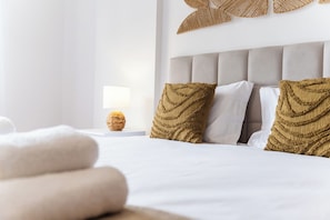 2 bedrooms, iron/ironing board, internet, bed sheets