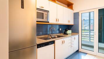 Fridge, microwave, oven, dishwasher