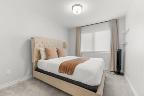 3 quartos, ferros/tábuas de passar roupa, Wi-Fi, roupa de cama