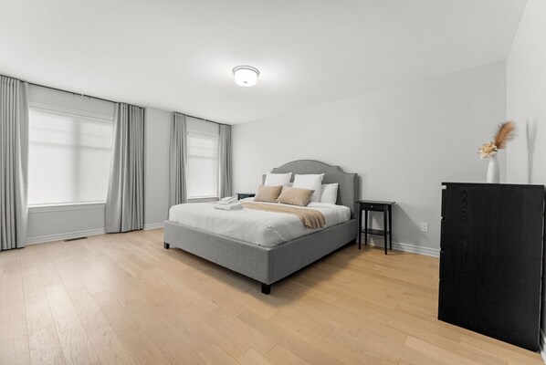 3 bedrooms, iron/ironing board, WiFi, bed sheets