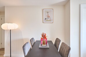 Dining - GG-Guest House (Liverpool)