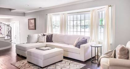 3 miles from Wake Forest University House/Winston-Salem-sleeps 12