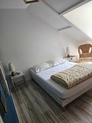 3 chambres, fer et planche à repasser