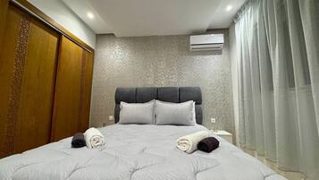 2 bedrooms, iron/ironing board, WiFi, bed sheets