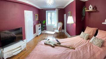 1 chambre, bureau, lit parapluie, Wi-Fi gratuit