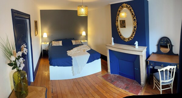 1 bedroom, desk, travel crib, free WiFi