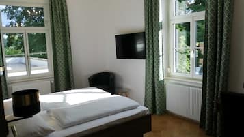 Double Room, Park View | 1 bedroom, desk, laptop workspace, free WiFi