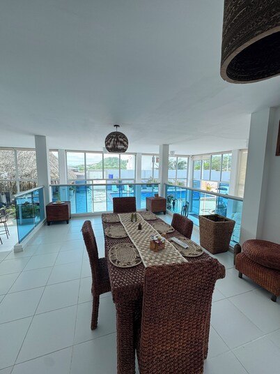 Beautiful and Spacious 6-bedroom villa close to the beach  in Santa Verónica